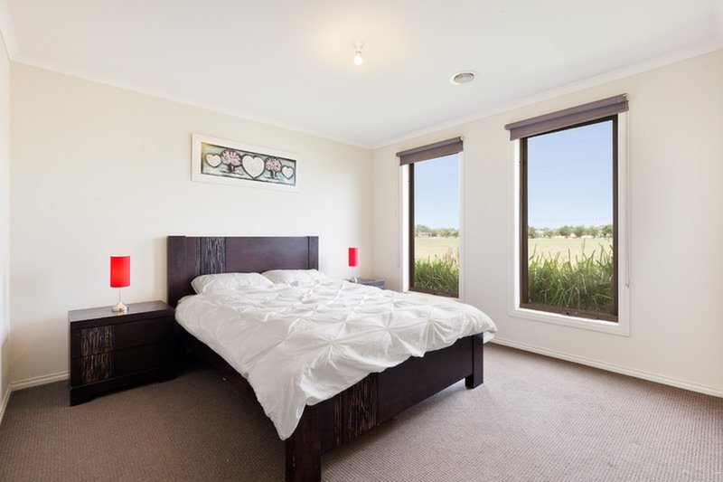 31 Bowyer Avenue, Cranbourne East Sold by Abode Peninsula - image 2