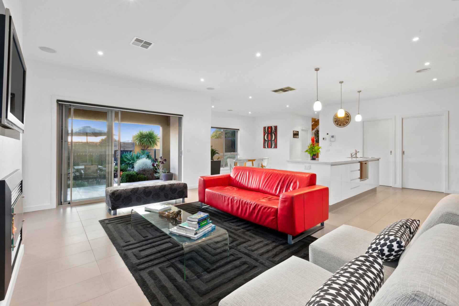 2/32 Shandon Street, Mornington Sold by Abode Peninsula - image 1