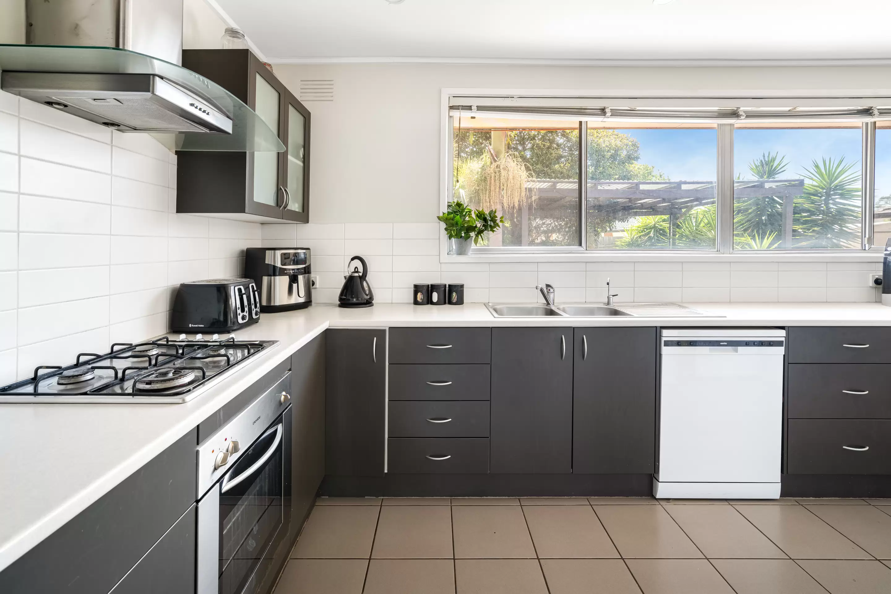 2 Derril Place, Frankston Leased by Abode Peninsula - image 4