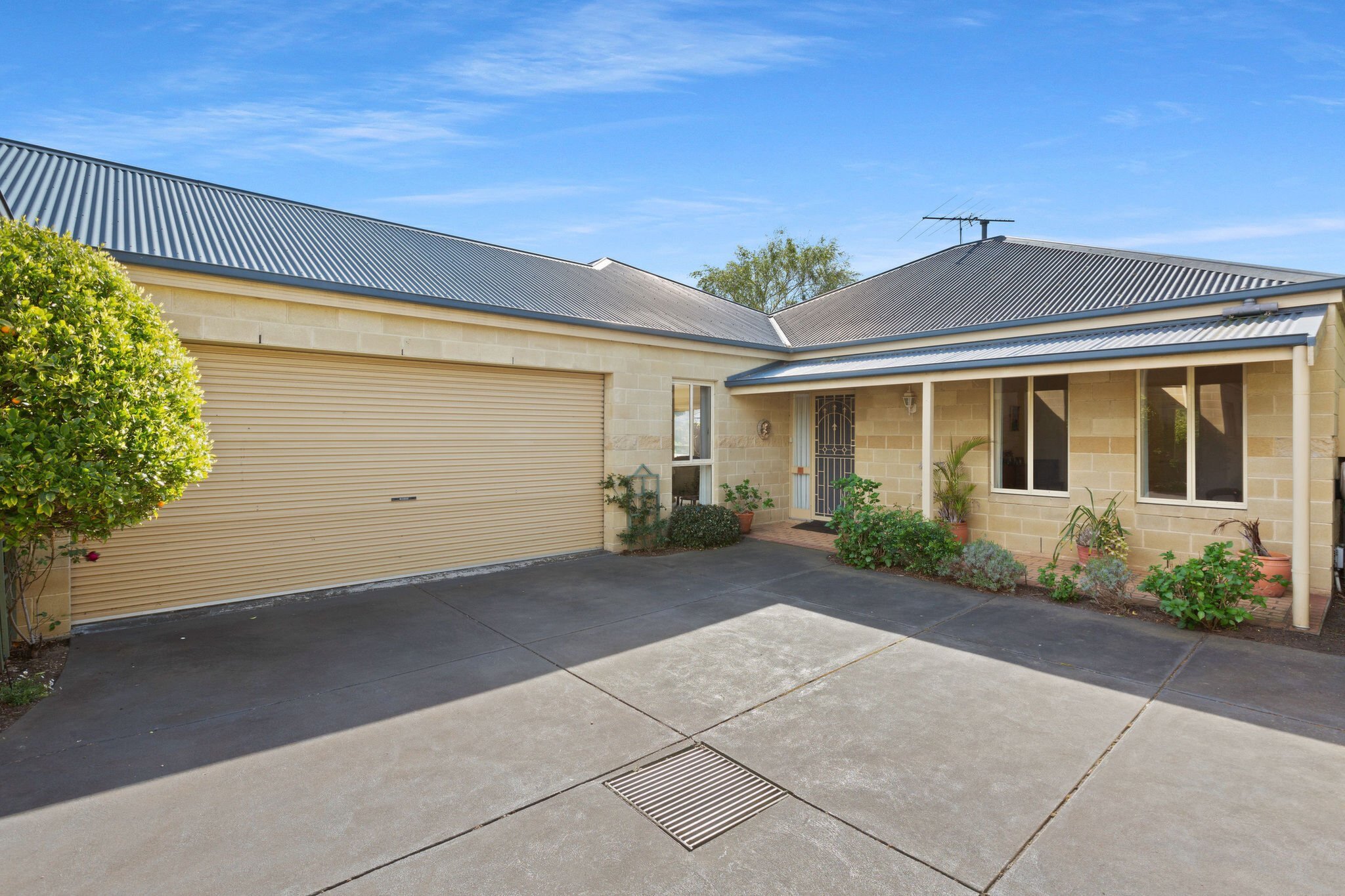 2/11 Kooyonga Grove, Mornington Sold by Abode Peninsula - image 1